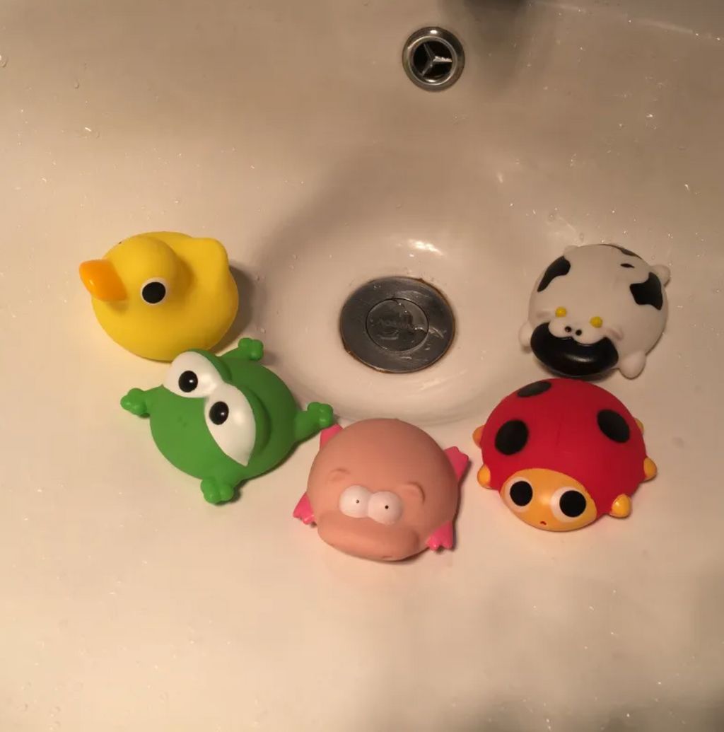 Water Spraying Animal Bath Toys
